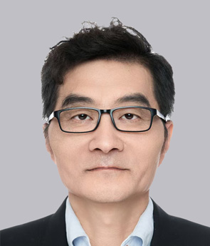 周育青 